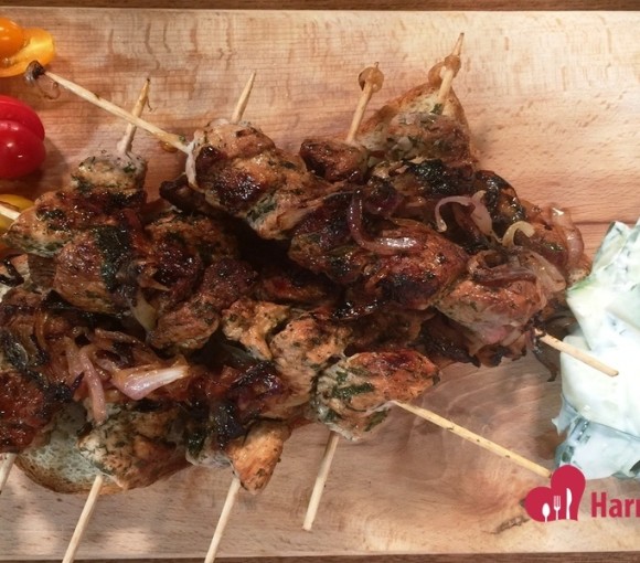 Suvlaki - grčki ražnjići sa tzatziki salatom