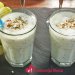 Smoothie sa kivijem, mangom i granolom