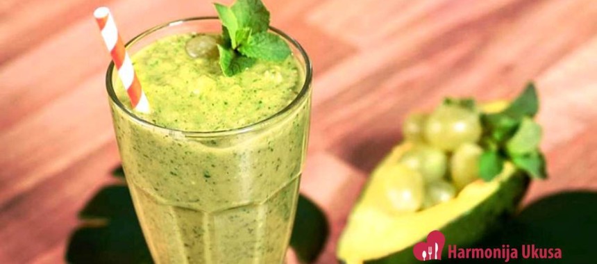 Medeni avokado smoothie – slatko piće da osveži biće!